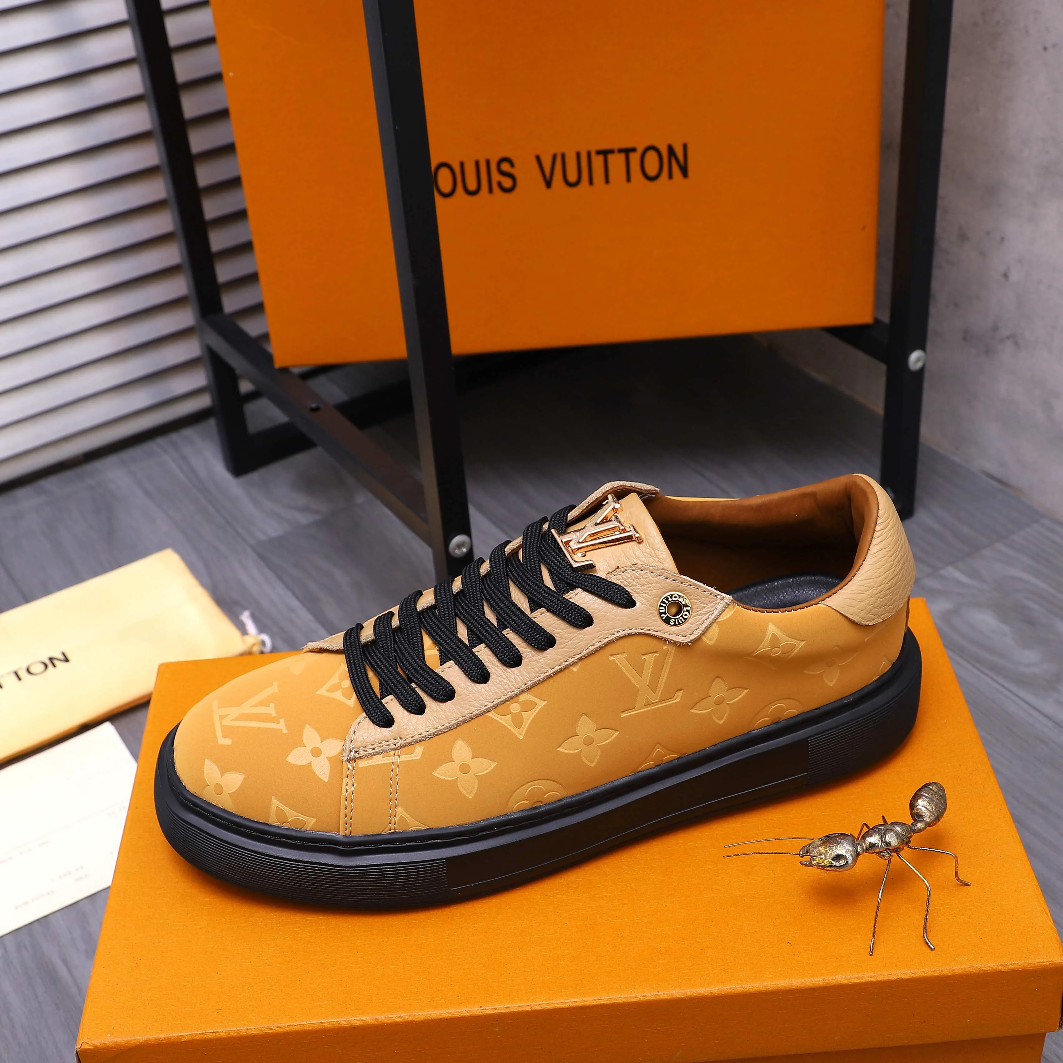 Men's shoes 💰442 Product trademark: LV [Louis Vuitton] Casual shoes True size. Size: 38-44 Product materials: Selected embossed frosted cowhide upper, sheepskin lining, cowhide insole, rubber outsole